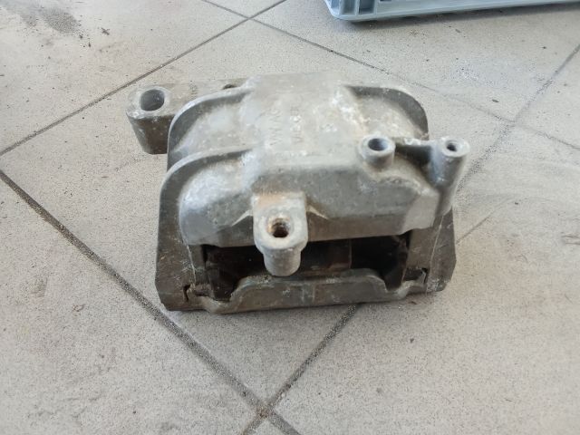 bontott VW GOLF V Motor Tartó Bak (Pozíciófüggetlen)