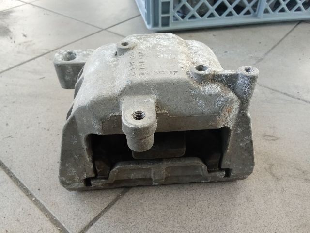 bontott VW GOLF V Motor Tartó Bak (Pozíciófüggetlen)