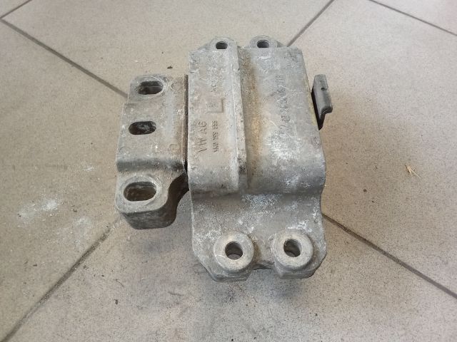 bontott VW GOLF V Motor Tartó Bak (Pozíciófüggetlen)
