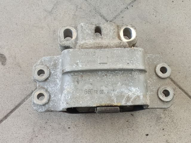 bontott VW GOLF V Motor Tartó Bak (Pozíciófüggetlen)