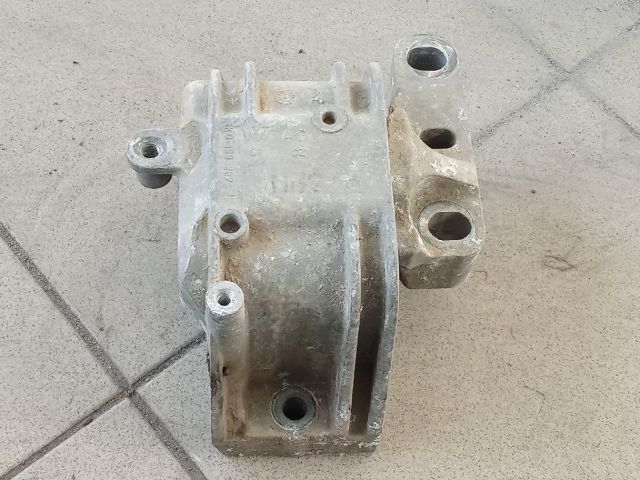 bontott VW GOLF V Motor Tartó Bak (Pozíciófüggetlen)