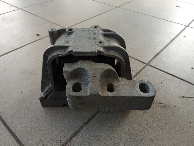 bontott VW GOLF V Motor Tartó Bak (Pozíciófüggetlen)