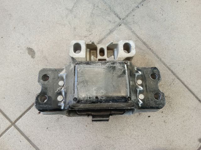 bontott VW GOLF V Motor Tartó Bak (Pozíciófüggetlen)