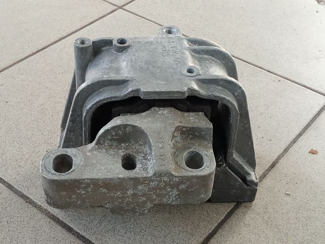 bontott VW GOLF V Motor Tartó Bak (Pozíciófüggetlen)