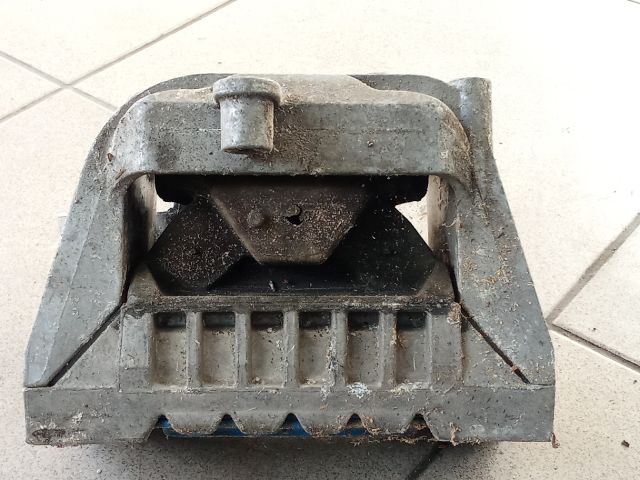 bontott VW GOLF V Motor Tartó Bak (Pozíciófüggetlen)