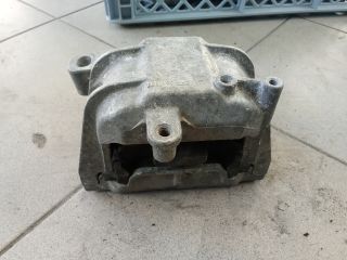 bontott VW GOLF V Motor Tartó Bak (Pozíciófüggetlen)