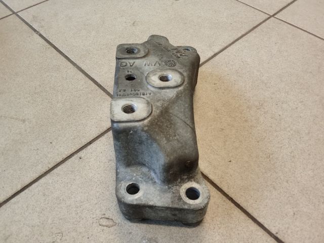bontott VW GOLF V Motor Tartó Bak (Pozíciófüggetlen)