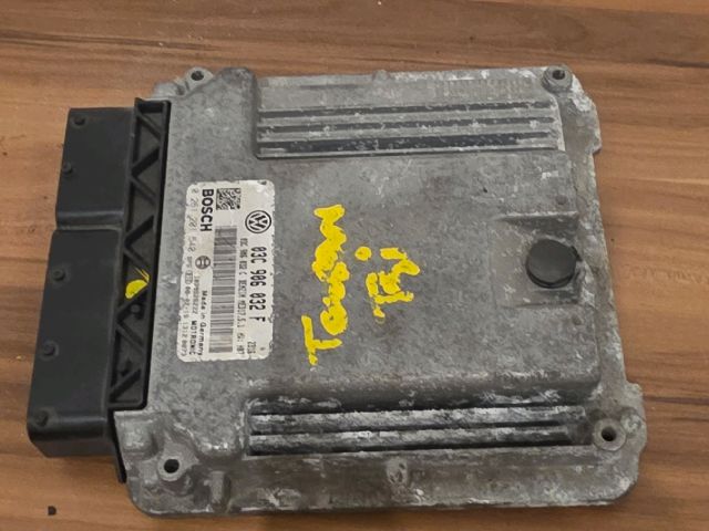 bontott VW GOLF V Motorvezérlő