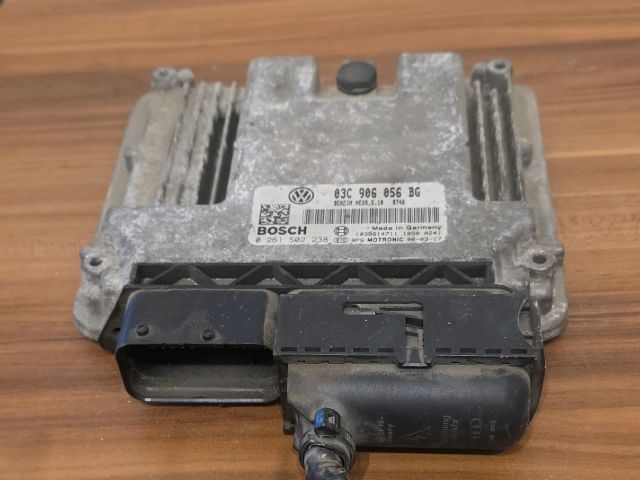 bontott VW GOLF V Motorvezérlő