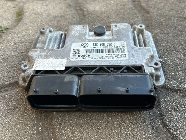 bontott VW GOLF V Motorvezérlő