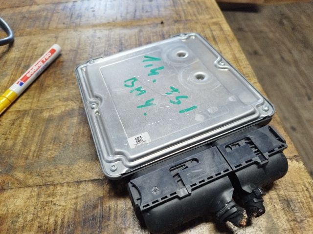 bontott VW GOLF V Motorvezérlő