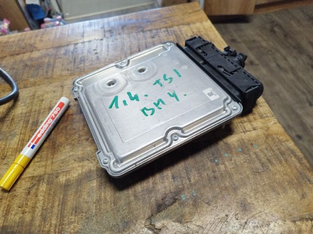 bontott VW GOLF V Motorvezérlő