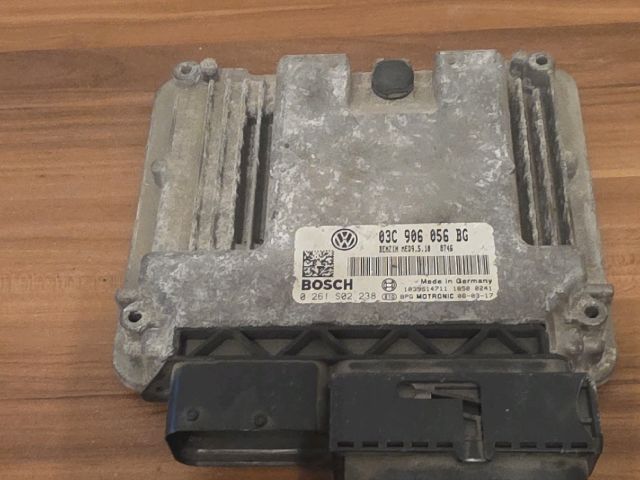 bontott VW GOLF V Motorvezérlő