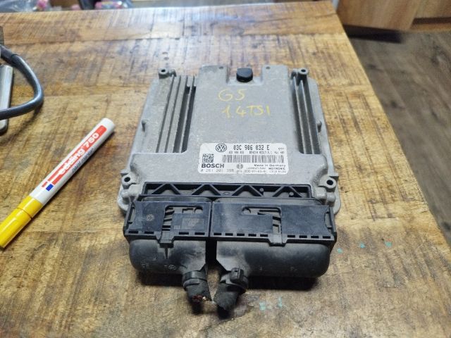 bontott VW GOLF V Motorvezérlő