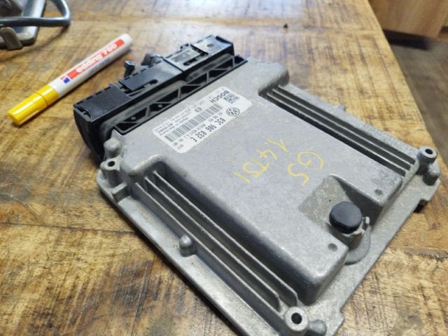 bontott VW GOLF V Motorvezérlő