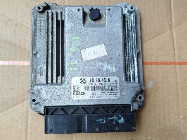 bontott VW GOLF V Motorvezérlő