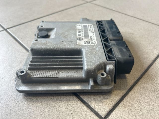 bontott VW GOLF V Motorvezérlő