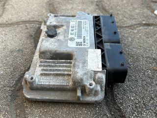 bontott VW GOLF V Motorvezérlő