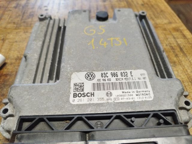 bontott VW GOLF V Motorvezérlő