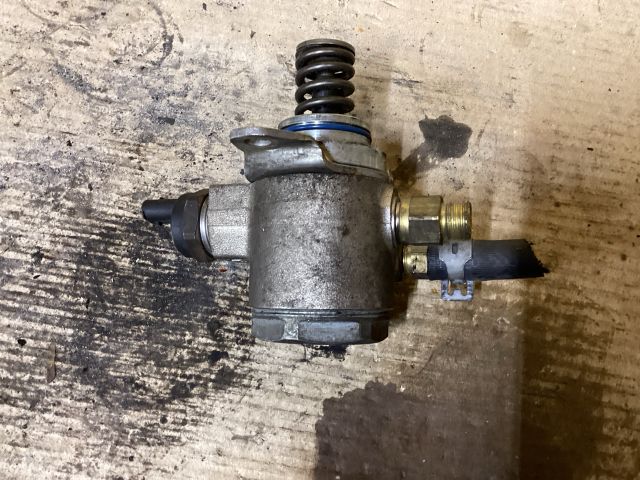 bontott VW GOLF V Nagynyomású Szivattyú