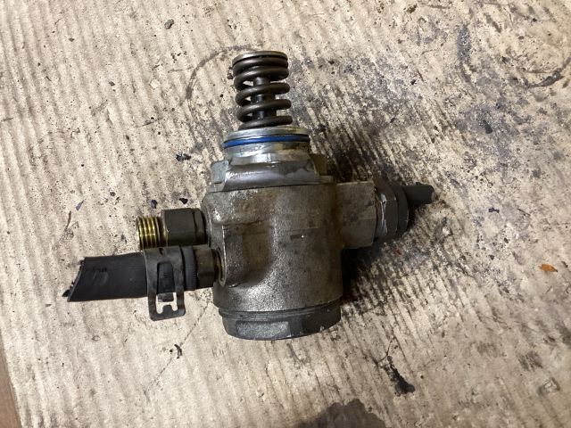 bontott VW GOLF V Nagynyomású Szivattyú