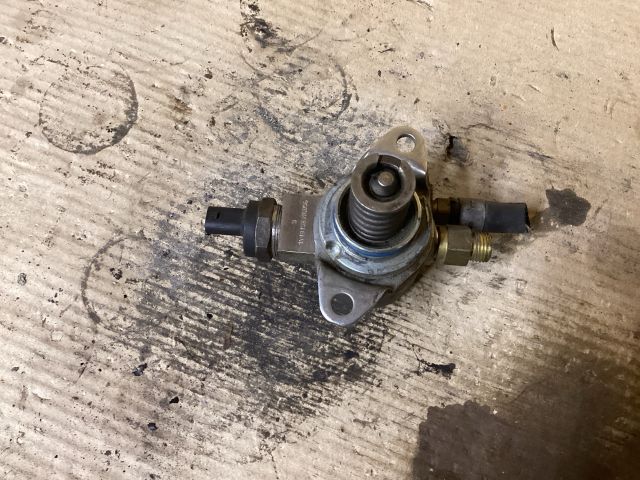 bontott VW GOLF V Nagynyomású Szivattyú