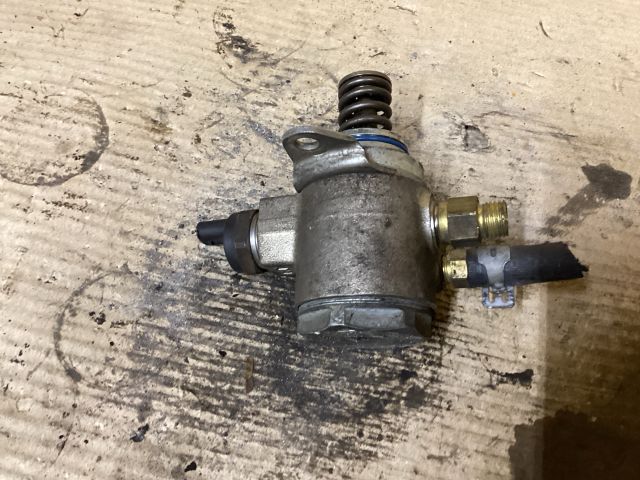 bontott VW GOLF V Nagynyomású Szivattyú