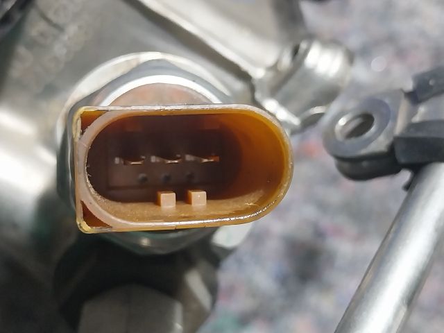 bontott VW GOLF V Nagynyomású Üzemanyag Gyűjtőcső