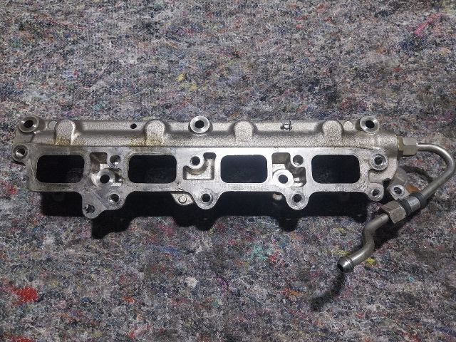 bontott VW GOLF V Nagynyomású Üzemanyag Gyűjtőcső