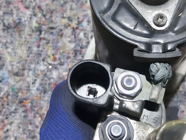 bontott VW GOLF V Önindító