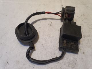 bontott VW GOLF V Üzemanyag Szivattyú Relé