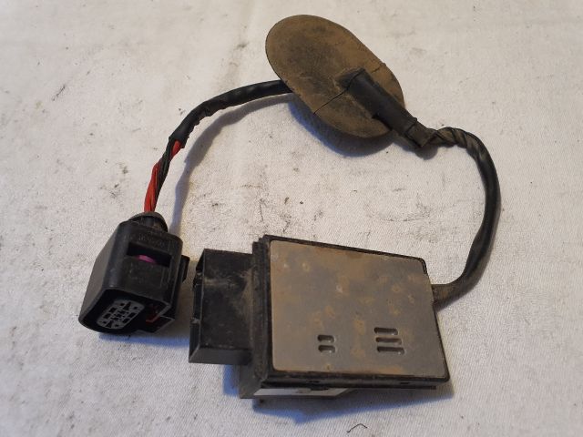 bontott VW GOLF V Üzemanyag Szivattyú Relé