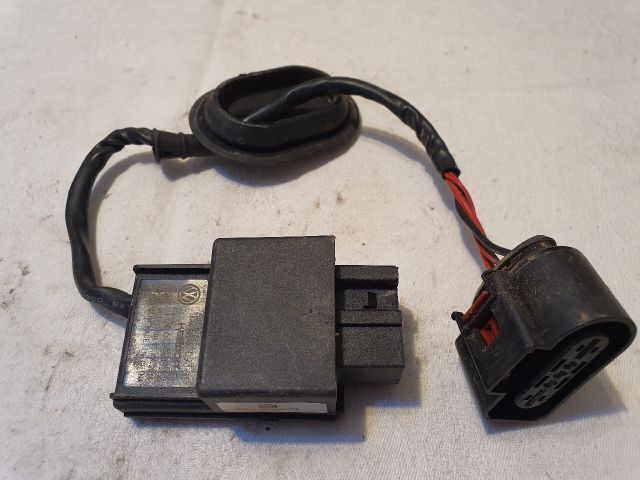 bontott VW GOLF V Üzemanyag Szivattyú Relé