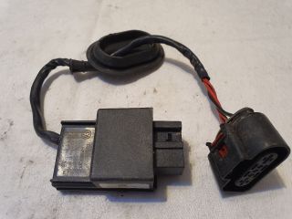 bontott VW GOLF V Üzemanyag Szivattyú Relé