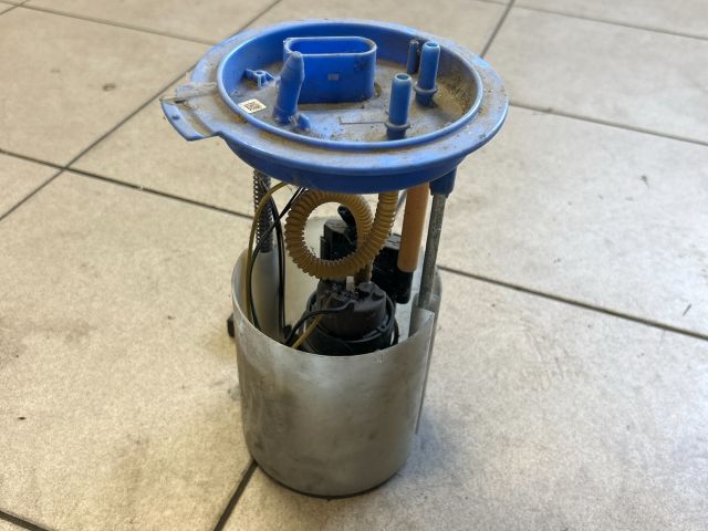 bontott VW GOLF V Üzemanyag Szivattyú