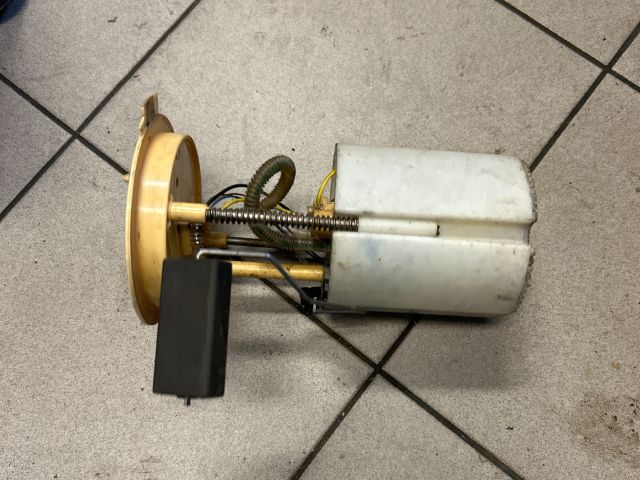 bontott VW GOLF V Üzemanyag Szivattyú