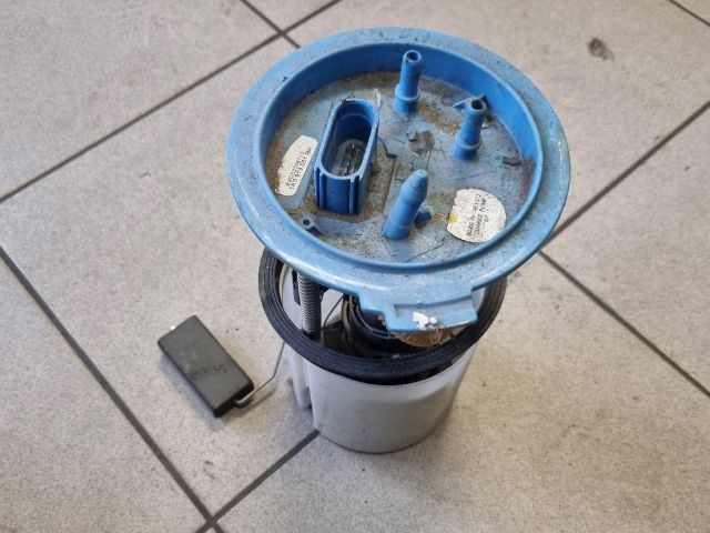 bontott VW GOLF V Üzemanyag Szivattyú