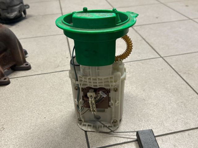 bontott VW GOLF V Üzemanyag Szivattyú