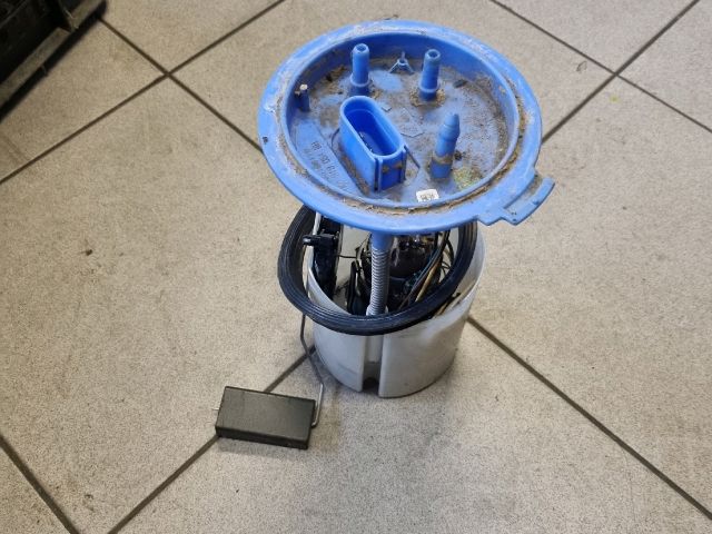 bontott VW GOLF V Üzemanyag Szivattyú