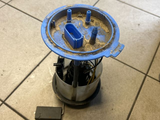 bontott VW GOLF V Üzemanyag Szivattyú