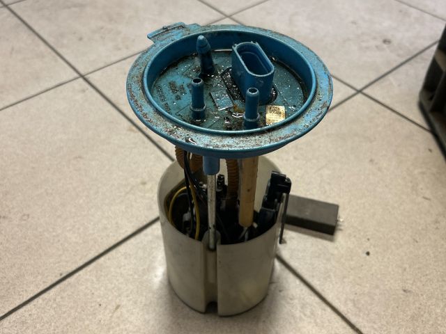 bontott VW GOLF V Üzemanyag Szivattyú