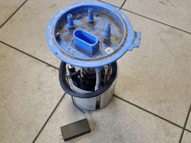 bontott VW GOLF V Üzemanyag Szivattyú