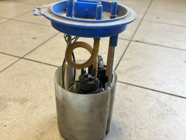 bontott VW GOLF V Üzemanyag Szivattyú