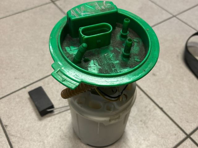 bontott VW GOLF V Üzemanyag Szivattyú