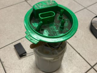 bontott VW GOLF V Üzemanyag Szivattyú