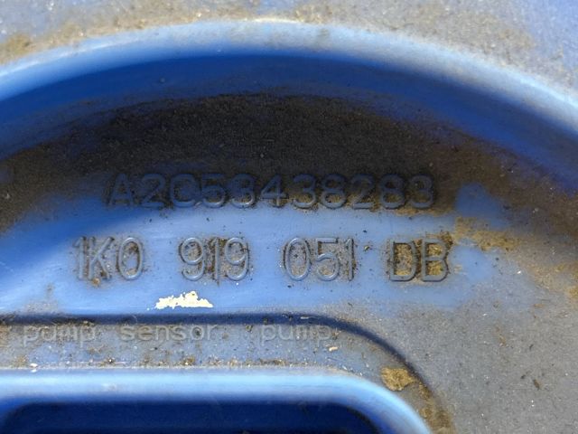 bontott VW GOLF V Üzemanyag Szivattyú