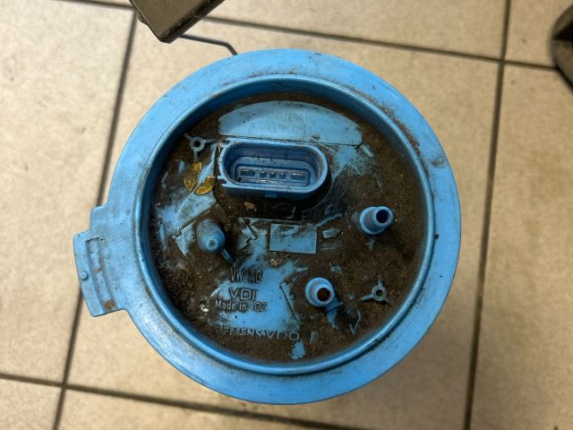 bontott VW GOLF V Üzemanyag Szivattyú