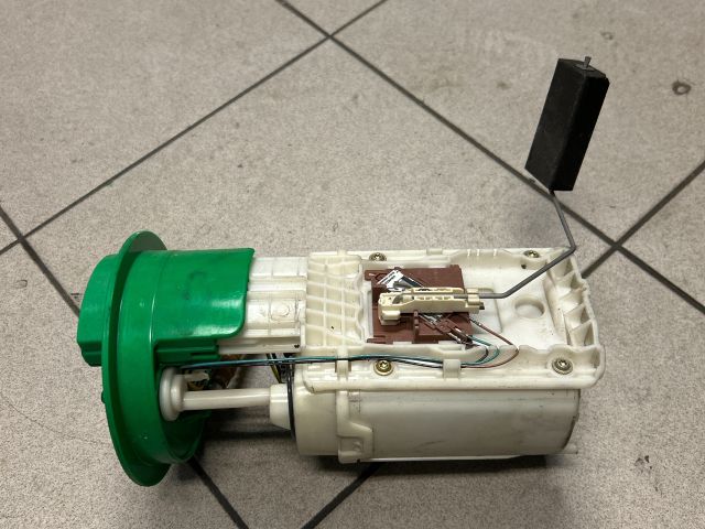 bontott VW GOLF V Üzemanyag Szivattyú