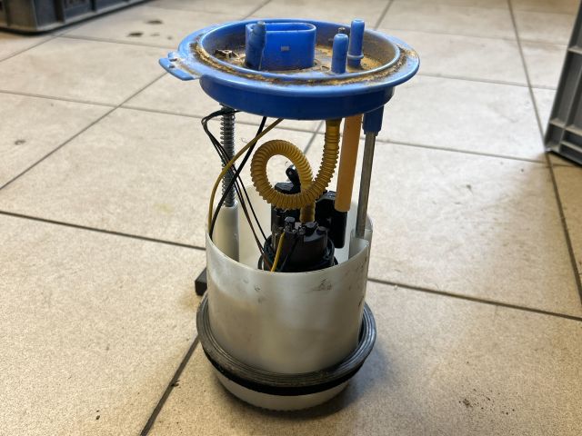 bontott VW GOLF V Üzemanyag Szivattyú