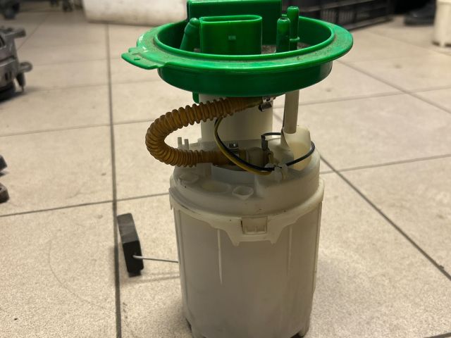 bontott VW GOLF V Üzemanyag Szivattyú